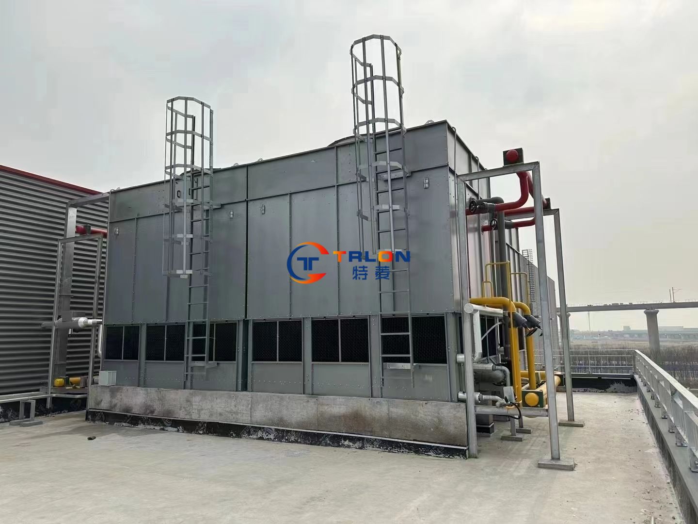 Solve the problem of water leakage in different parts of a closed cooling tower